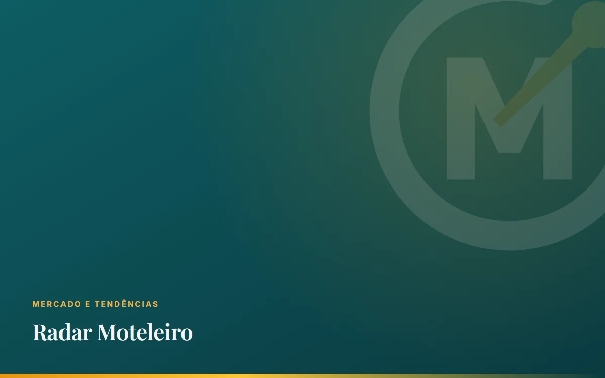 Arte do Radar Moteleiro com a marca do portal sobre fundo verde-azulado.